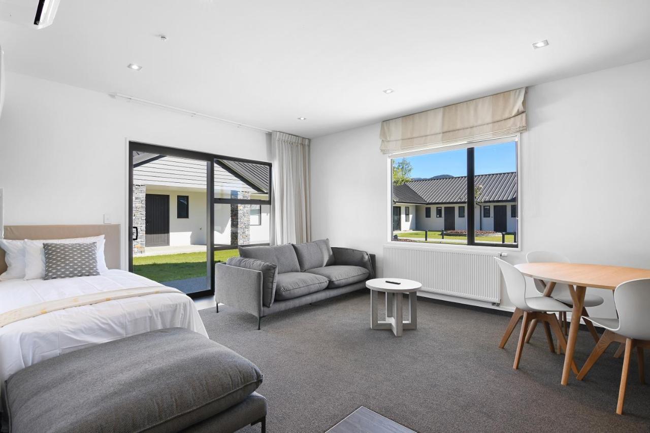 Grand Suites Murchison Exterior photo
